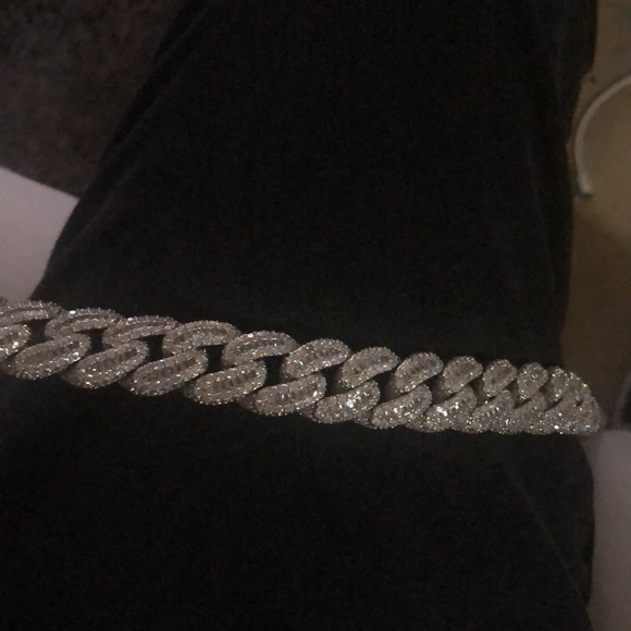 Siliver and vvs diamonds chain paid 8,000 letting it go for 1,200 - Picture 2 of 3